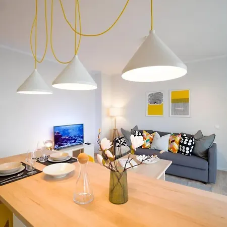 Scandinavian Airy Apt In Business Area & Airport Apartment