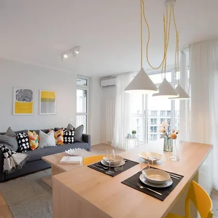 Scandinavian Airy Apt In Business Area & Airport Apartment