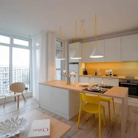 Scandinavian Airy Apt In Business Area & Airport *